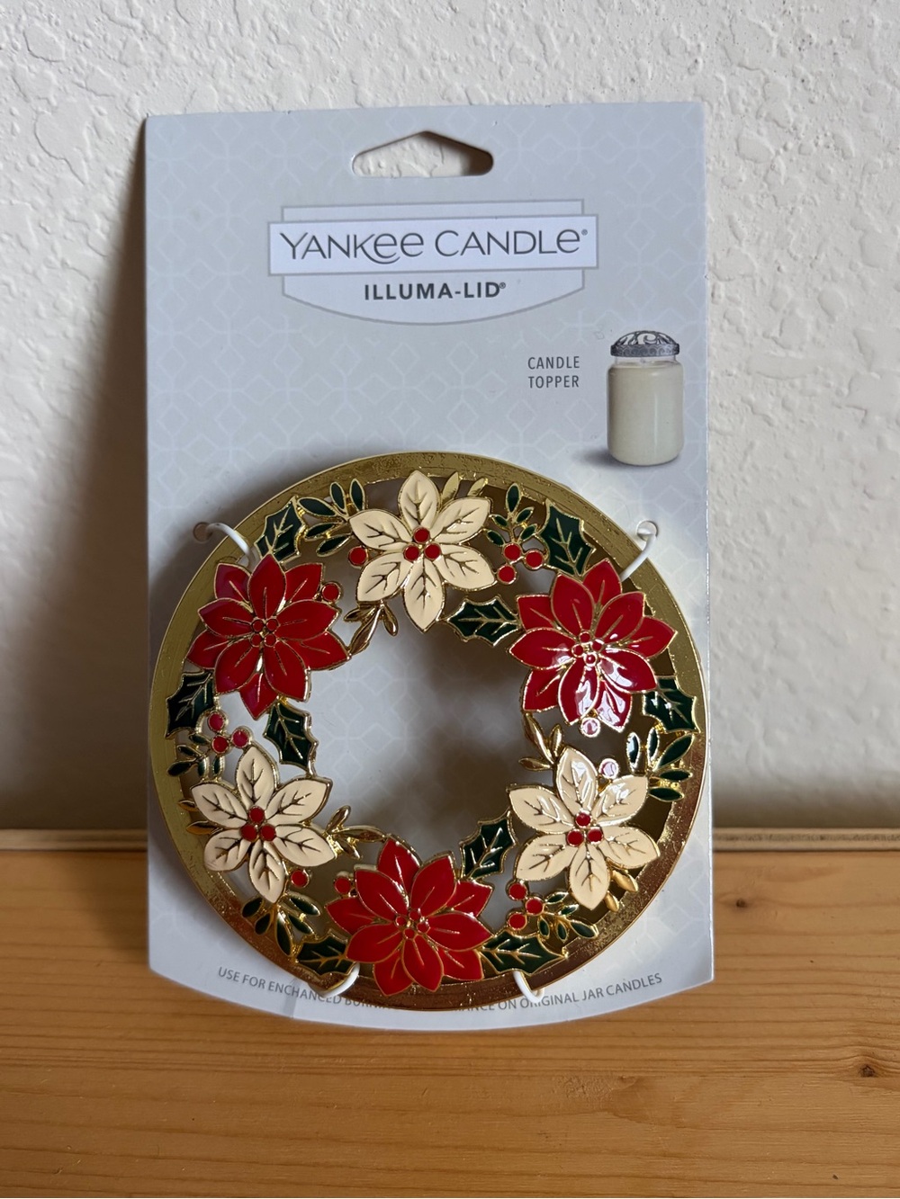 Yankee Candle Red, Cream & Green Poinsettia Wreath Illuma-Lid